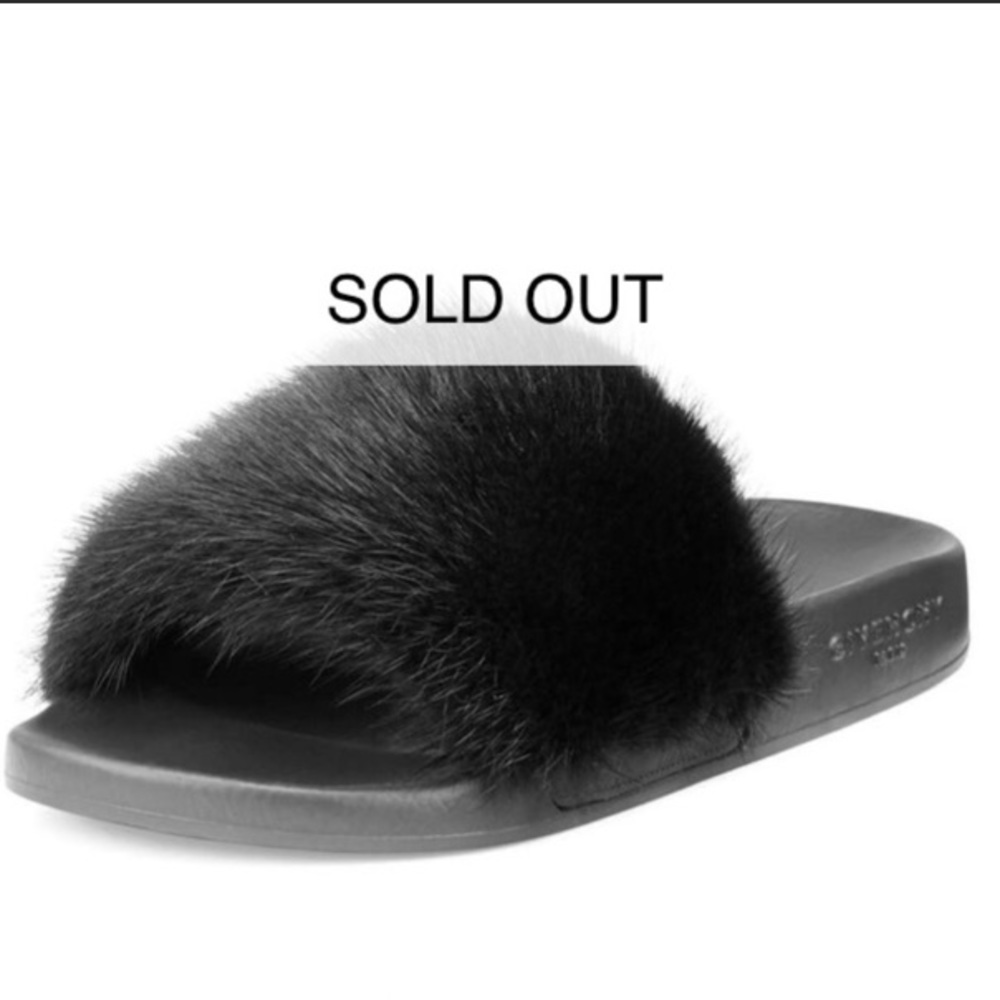ONE PAIR IN STOCK Givenchy Fur Slides 🔥❤️